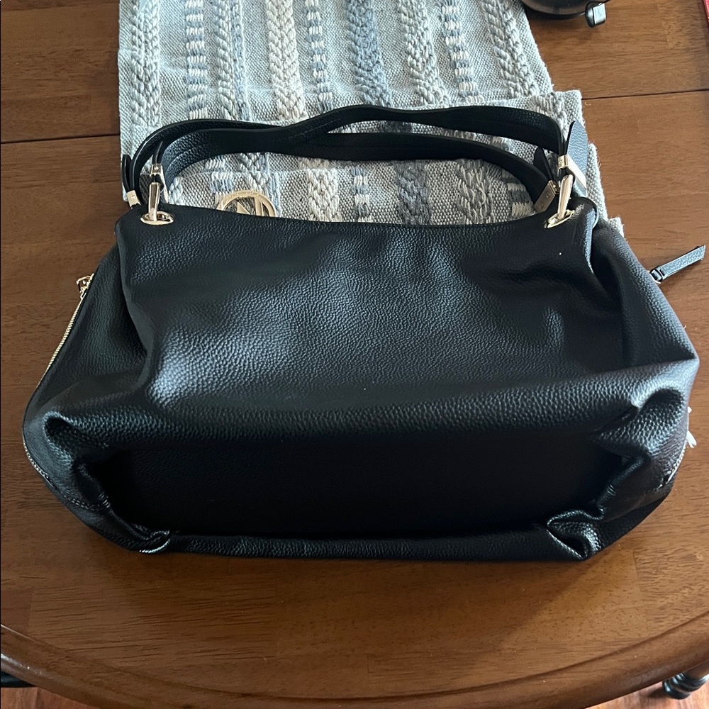 Elegant Black Leather Shoulder Bag